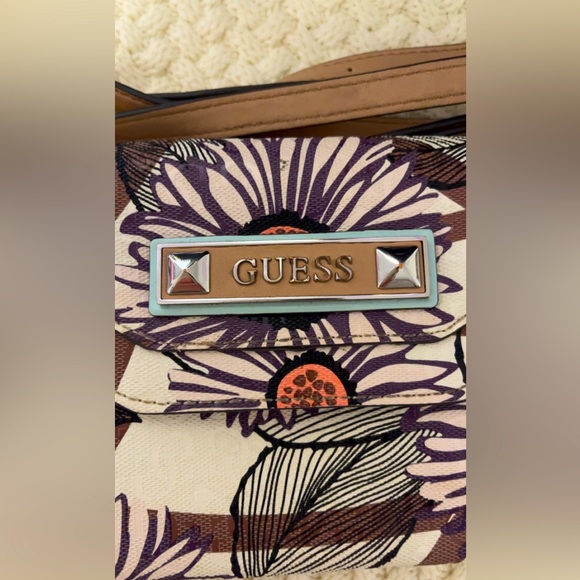 GUESS CrossBody - Picture 4 of 4